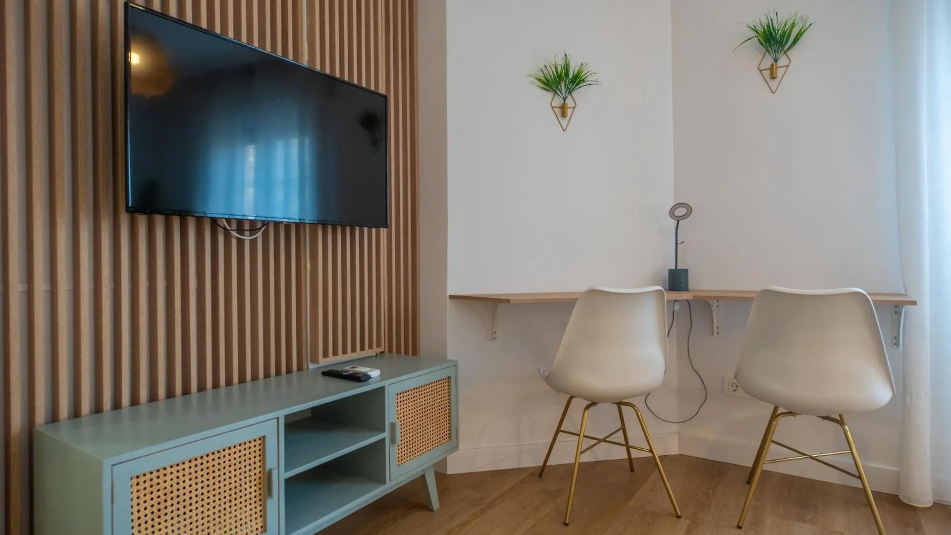 Prensa & Nice Courtyard By Ele Apartments Malaga