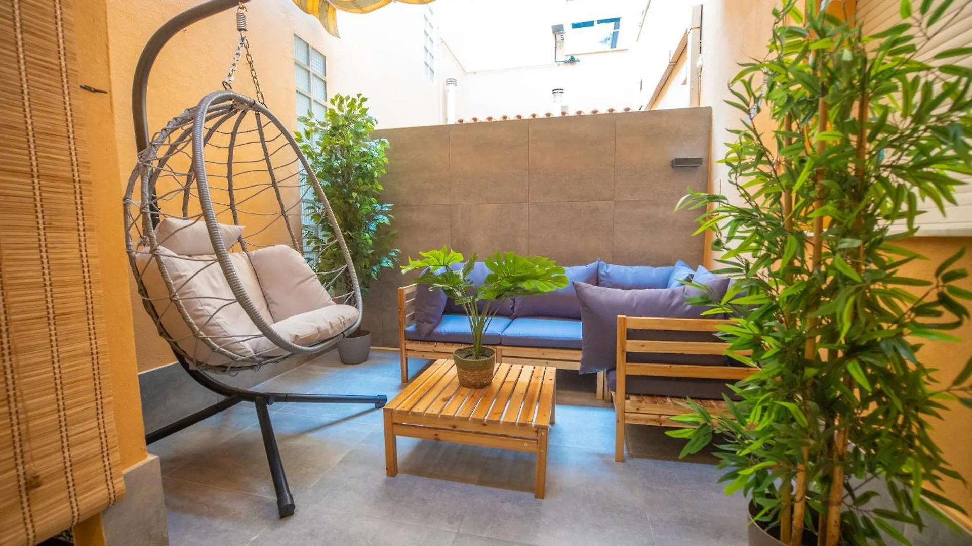 Prensa & Nice Courtyard By Ele Apartments Malaga Spain